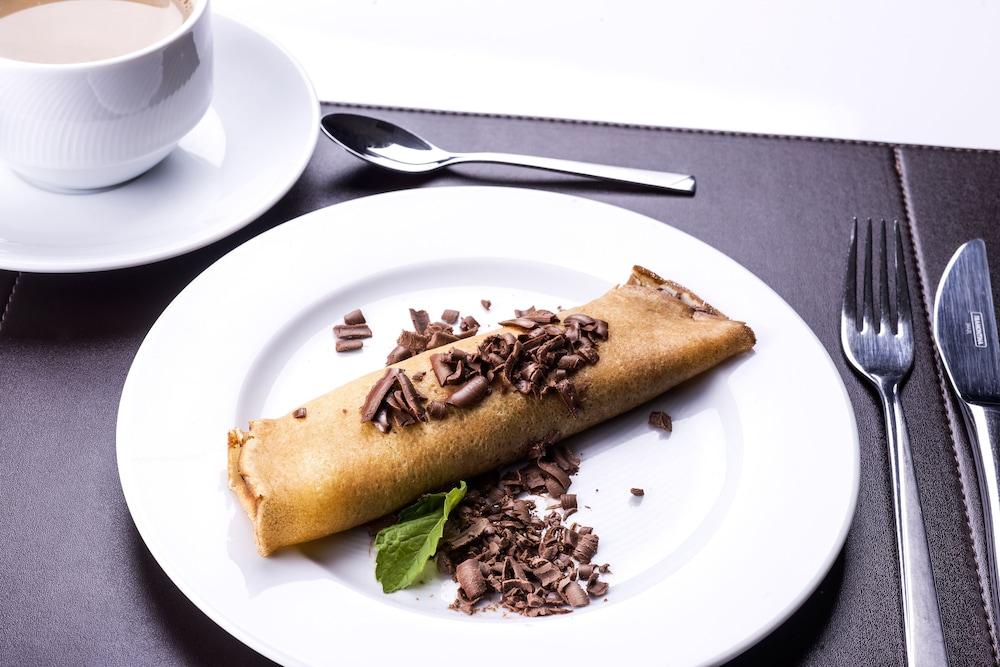 Hotel Laghetto Stilo Centro Gramado Ngoại thất bức ảnh A chocolate spring roll